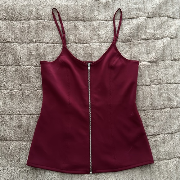 EXPEESS TANKTOP IN CHERRY RED - Picture 1 of 4